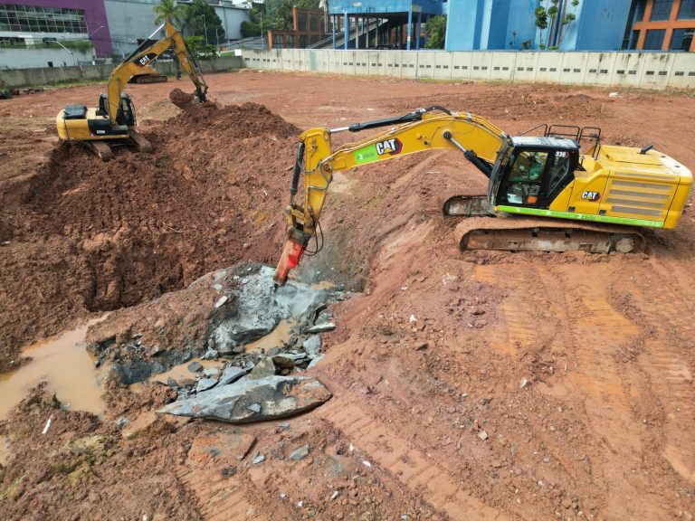 Desmonte de rocha em área urbana