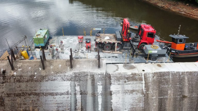 Rebaixamento de vertedouro de Barragem pelo método de fio diamantado