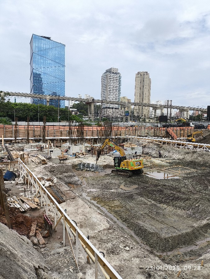 Desmonte de Rocha em área urbana