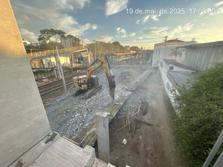 Demolição de Passarela em Taubaté (SP)
