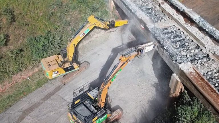 Demolição de viaduto , Martinópolis (SP)